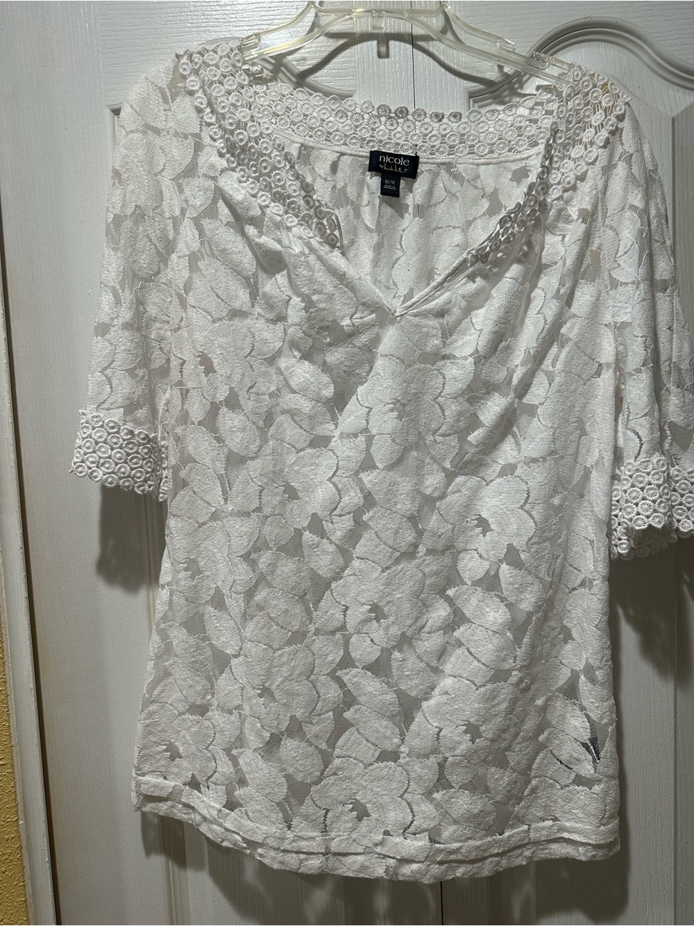 Nicole by Nicole Miller White Floral Lace Blouse Women’s M Crochet Trim V-Neck